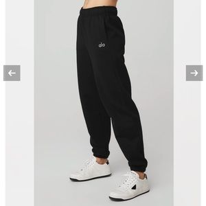 Alo Black Accolade Sweatpants